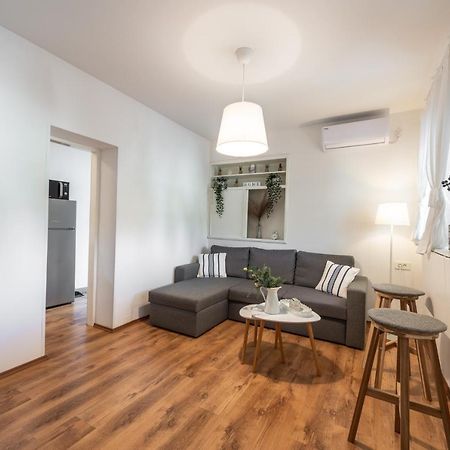 Apartment Near Old Town, Free Parking & Huge Garden ดูบรอฟนิก ภายนอก รูปภาพ