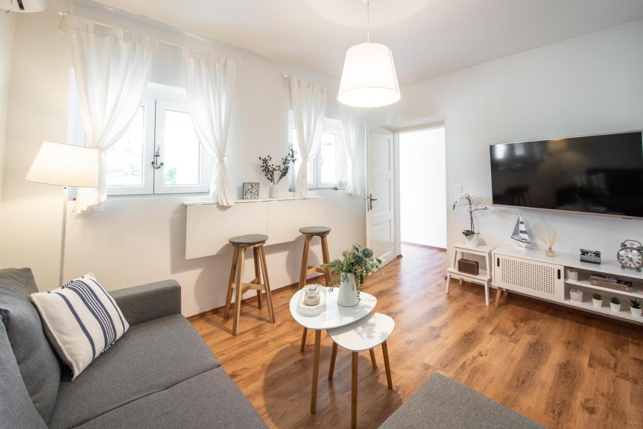 Apartment Near Old Town, Free Parking & Huge Garden ดูบรอฟนิก ภายนอก รูปภาพ