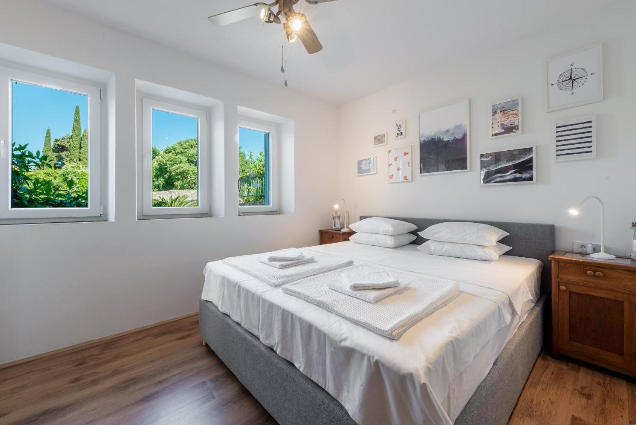 Apartment Near Old Town, Free Parking & Huge Garden ดูบรอฟนิก ภายนอก รูปภาพ
