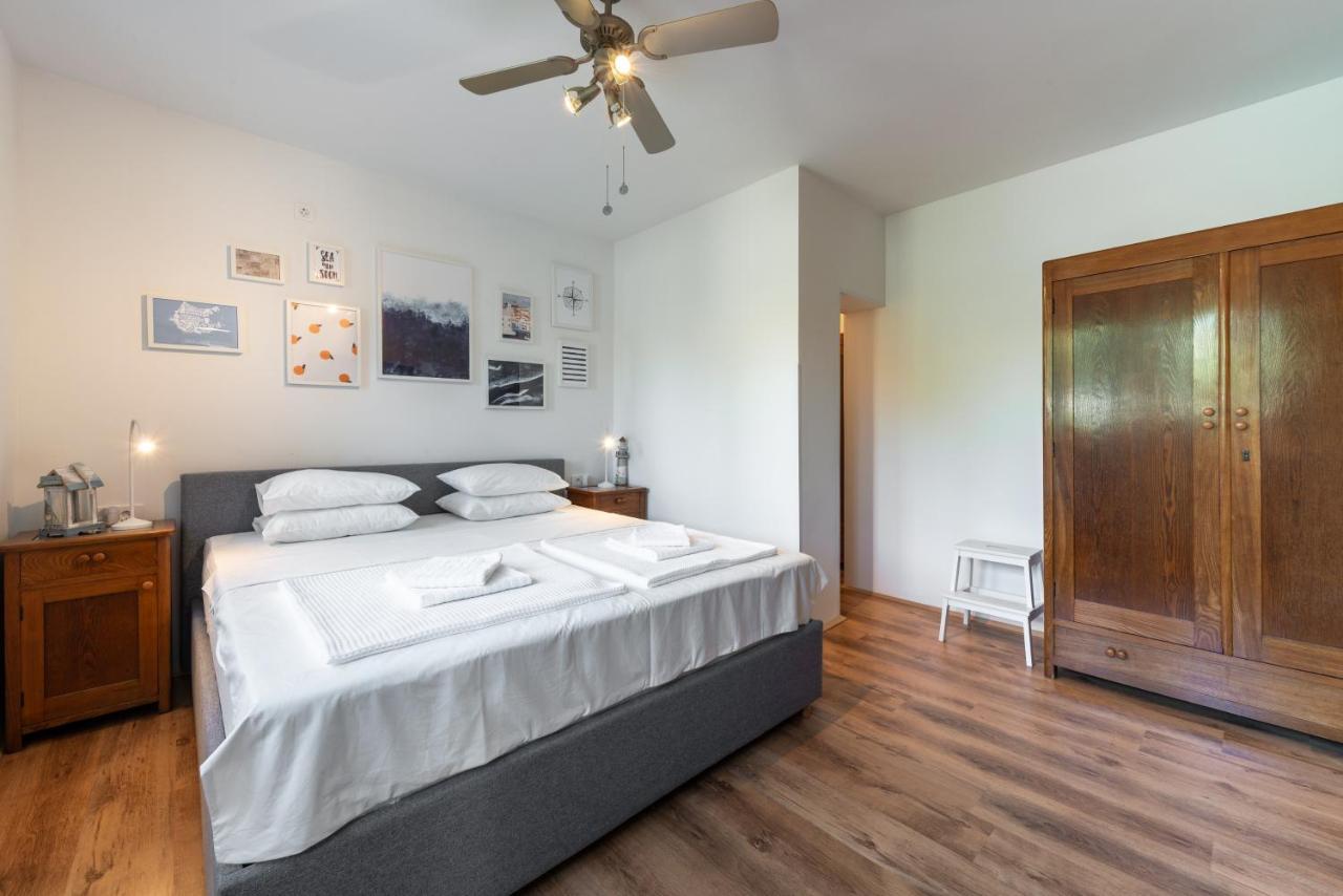 Apartment Near Old Town, Free Parking & Huge Garden ดูบรอฟนิก ภายนอก รูปภาพ